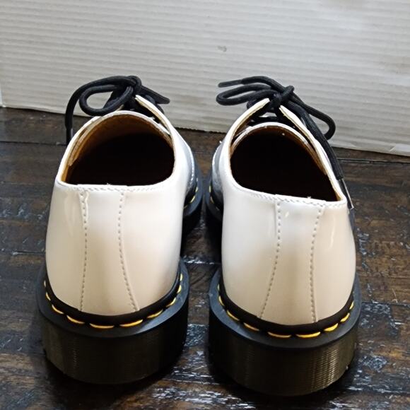Dr. MARTENS 91461‎ WOMEN'S White PATENT LEATHER OXFORD SHOES size 10 - Picture 4 of 11